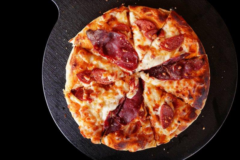 Sucuklu Pastırmalı Pizza